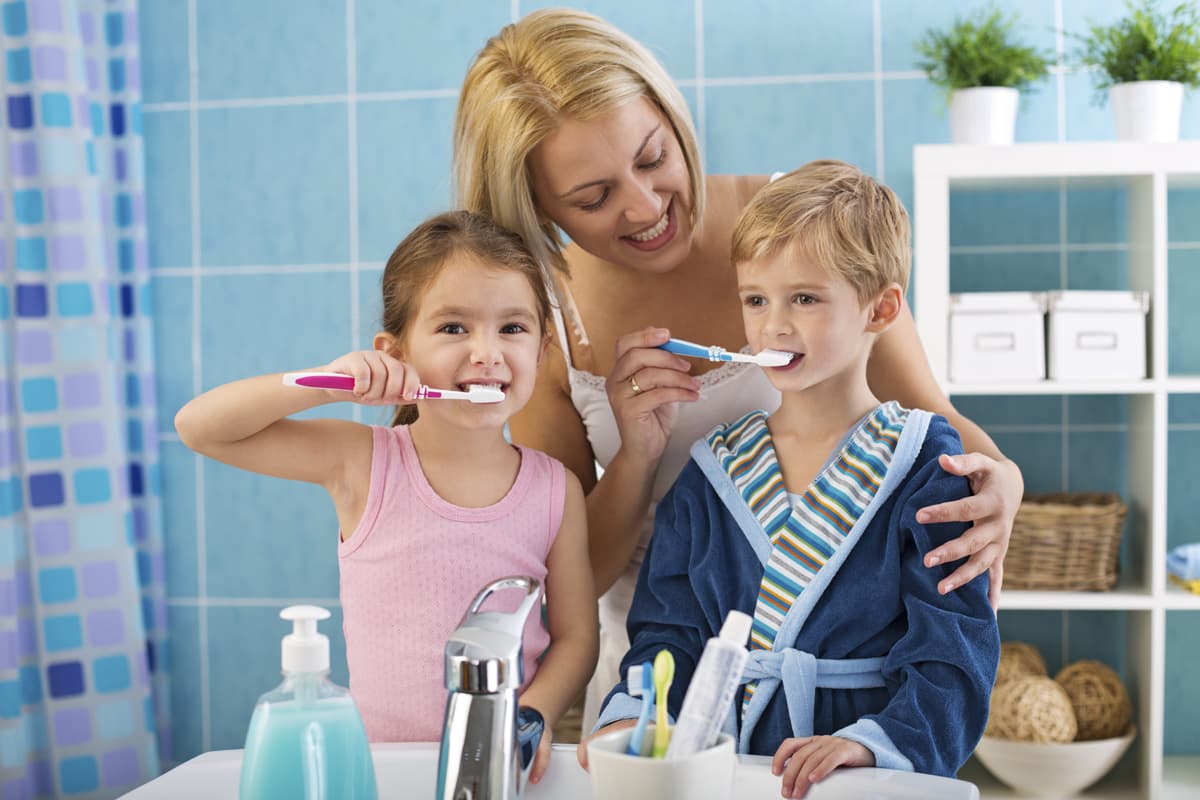 Cuida la salud de los dientes de tus hijos e hijas