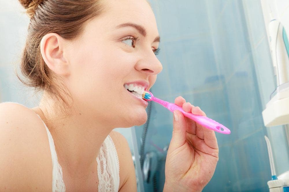 ¿Qué puede provocar el exceso de higiene dental?