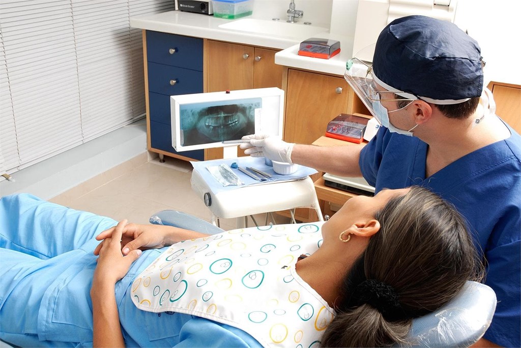 ¿Tiene que ser gratuita la primera consulta con el dentista?